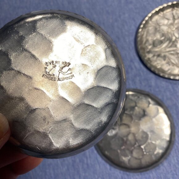 Vintage Everlast Hand-Forged Aluminum Floral Coasters Set Of 4 3.5" Diameter - Picture 6 of 8